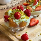 Fritule s toplim Dubai puding preljevom, pistacijama i voćem